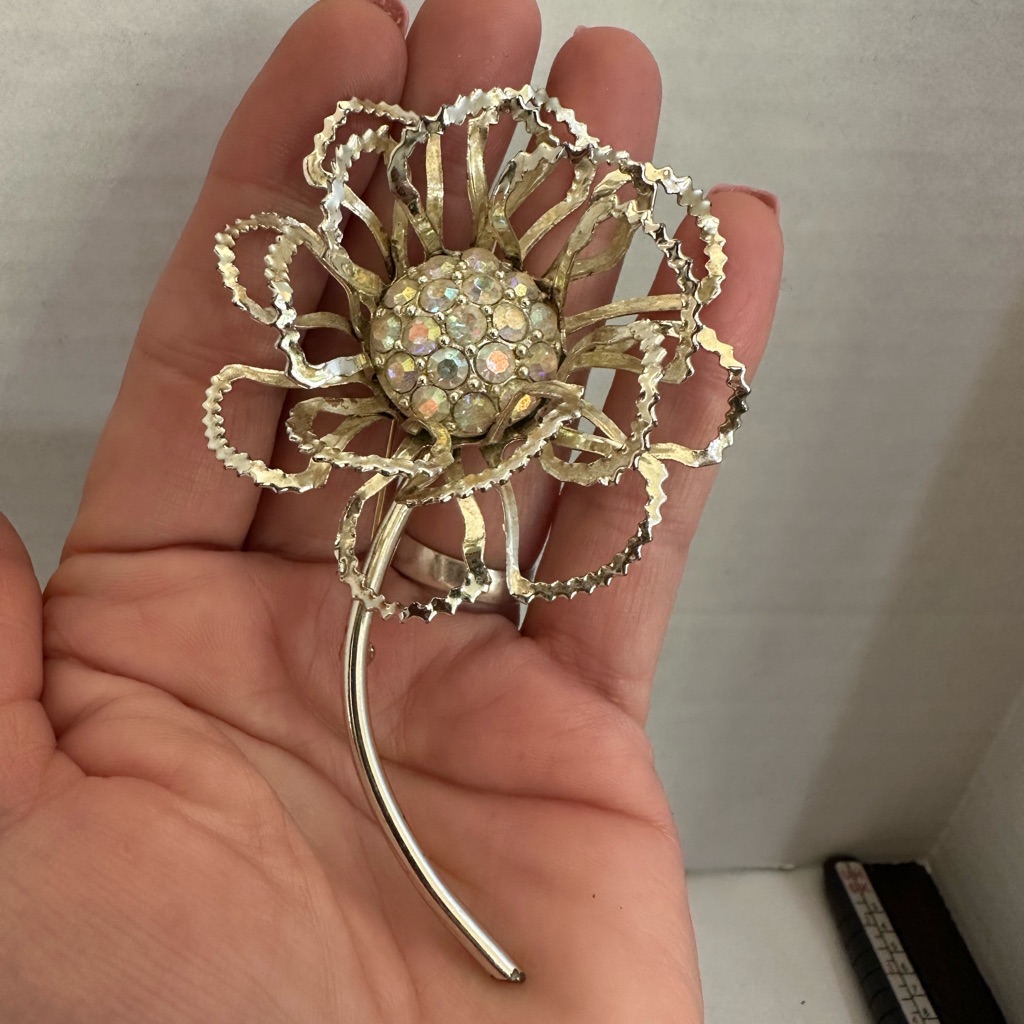 Sara Cov An Floral Brooch Gold Tone 40$